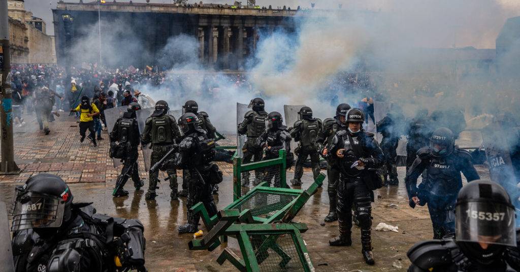 Amnistía Internacional pide a EU dejar de vender armas a Colombia pues se usan para reprimir