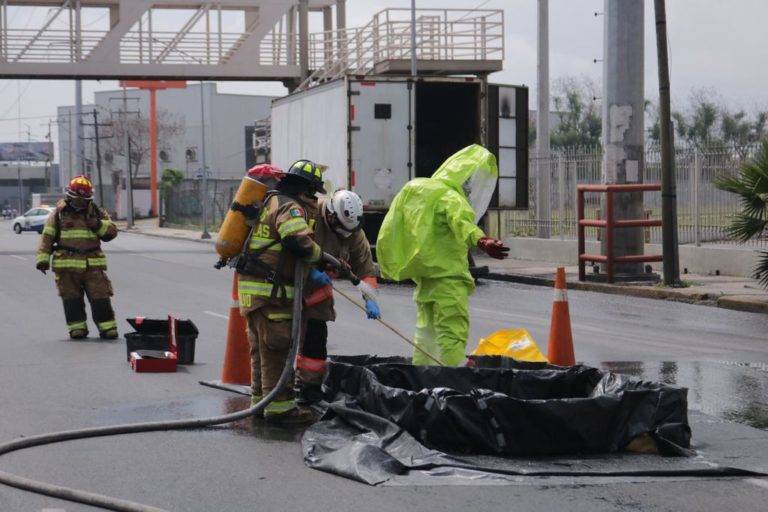 Se derraman más de 200 litros de ácido clorhídrico en Monterrey