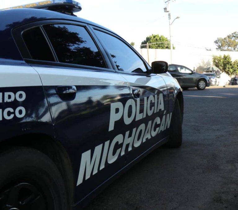 Localizan a 9 personas sin vida dentro de una camioneta en Michoacán