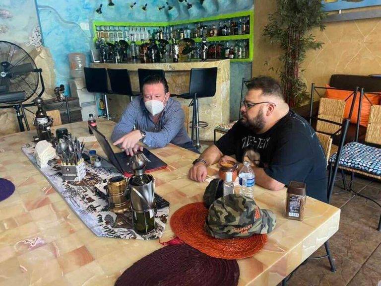 Reaparece el rey de la basura, se reunió con candidato del PRIANRD