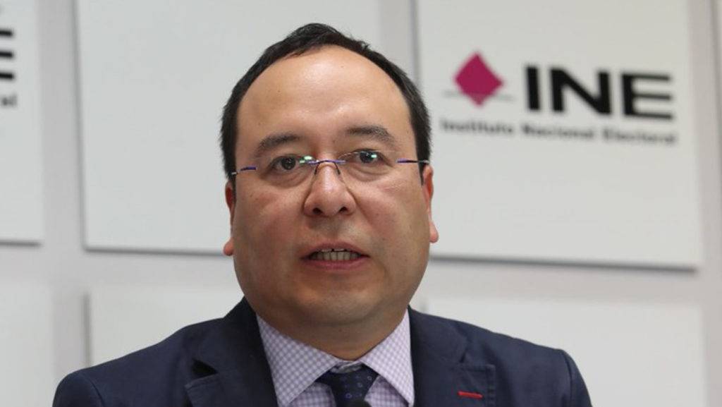 Murayama sale en defensa por Adrián de la Garza y del uso de las tarjetas “Rosas”