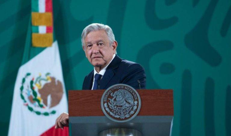 No es de irse a tomar la foto con las víctimas del Metro; acusa AMLO