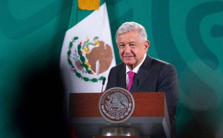Entrega de tarjetas es ilegal e inmoral; FGR resolverá: AMLO