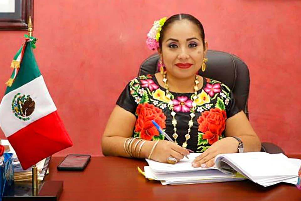 Pobladores de Tehuantepec mantienen retenida a candidata de Morena que no les cumplió