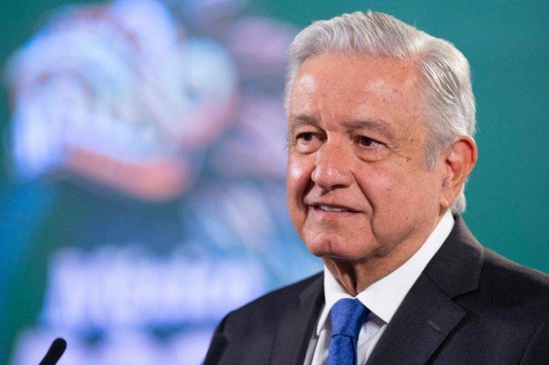 Otro récord de remesas; repuntan 40% en abril: AMLO