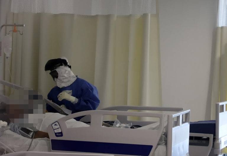 Buque carguero es retenido en Michoacán; casi toda la tripulación tiene Covid