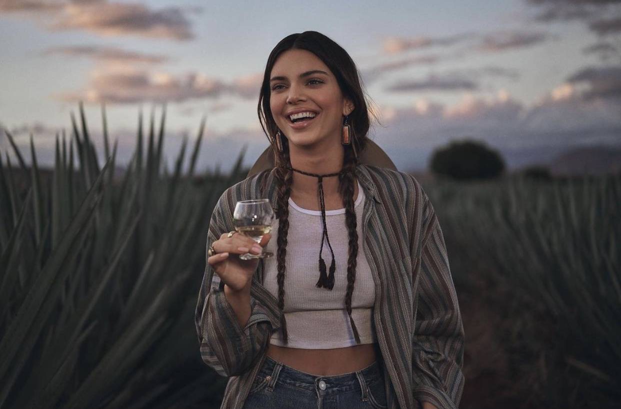 Kendall Jenner lanza marca de Tequila; en redes sociales la acusan de apropiarse de la cultura Mexicana