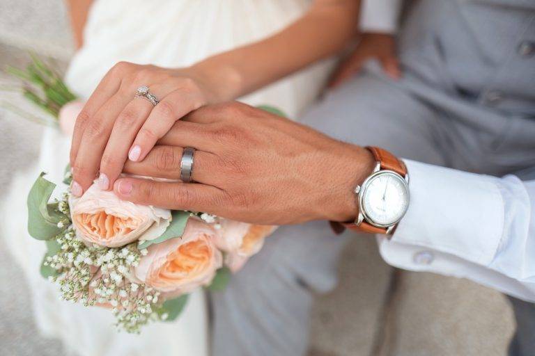 Novia muere y su hermana la sustituye en la boda