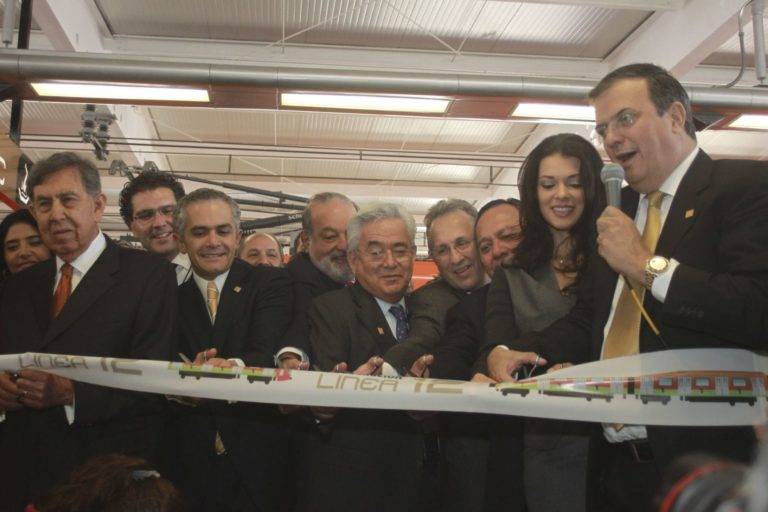 45% de la población cree que Ebrard es culpable del colapso de la L12