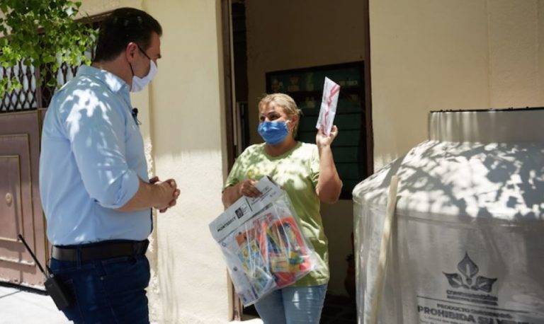Abren investigación contra Adrián de la Garza por entrega de tarjetas en NL
