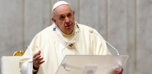 Los abusos infantiles son un "asesinato psicológico", dice el Papa