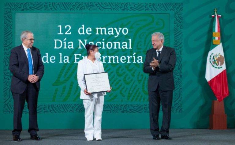 Las y los enfermeros son héroes y heroínas; AMLO los felicita en su día