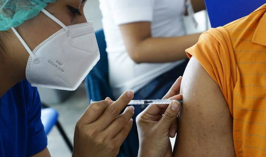 Gobierno de la CDMX anuncia vacunación de personal educativo