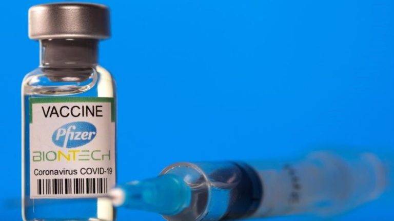 EU empezaría a exportar vacunas de Pfizer