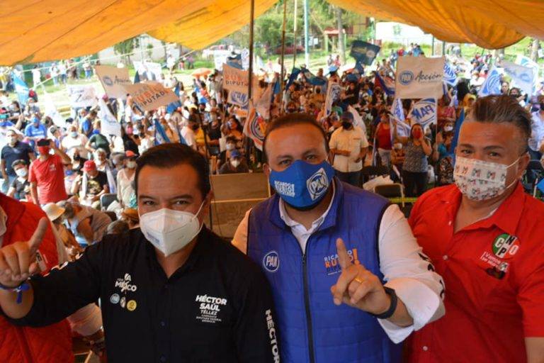 Mujeres protestan contra candidato del PAN por golpear a su esposa