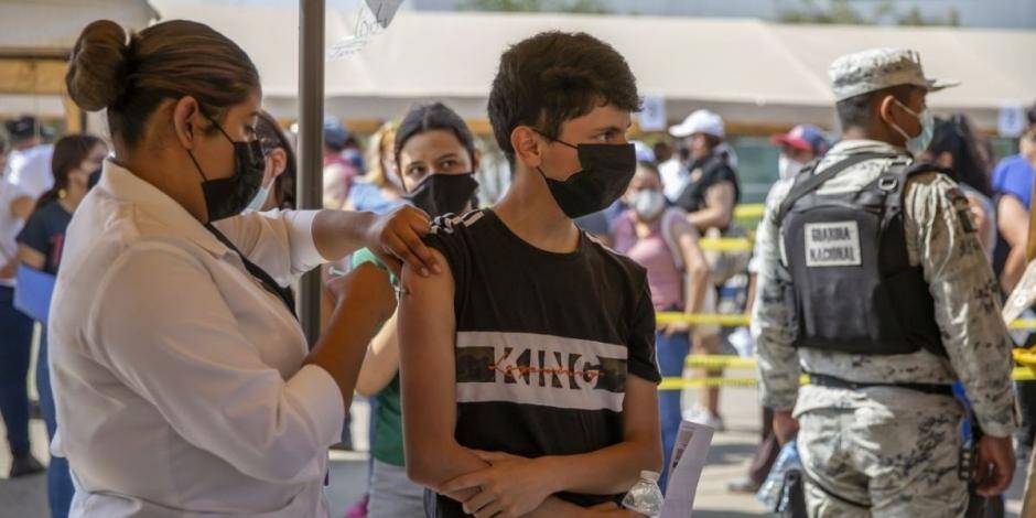 "Si estás crudo, no te vacunes"; recomienda secretario de Salud de Baja California