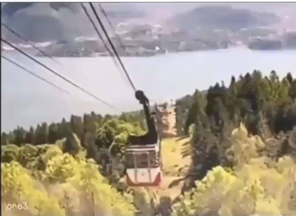 Captan momento del desplome de teleférico