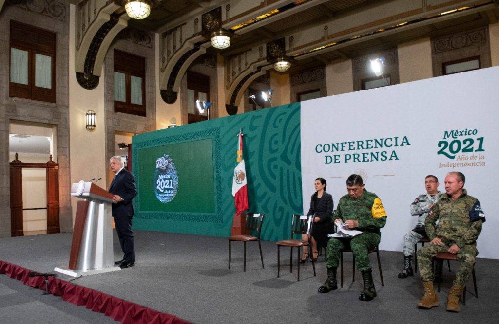 Necesario combatir pobreza y crear una clase media más "humana y fraterna": AMLO