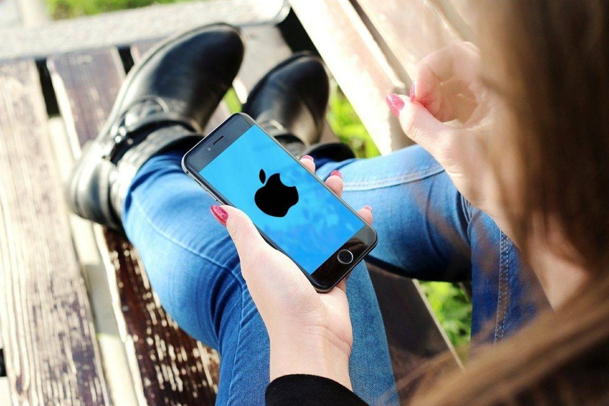 Apple pagará millones a una mujer por difundir sus fotos intimas