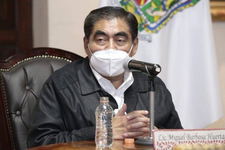 Si un candidato propuso pavimentar 100 calles en 100 días, le ayudo: Barbosa