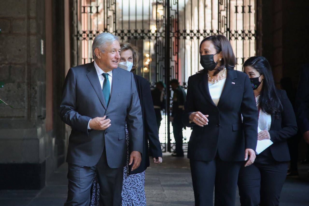 AMLO y Kamala Harris firman acuerdo de cooperación México-EU