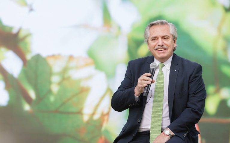Los argentinos llegamos en barco de Europa: Alberto Fernández