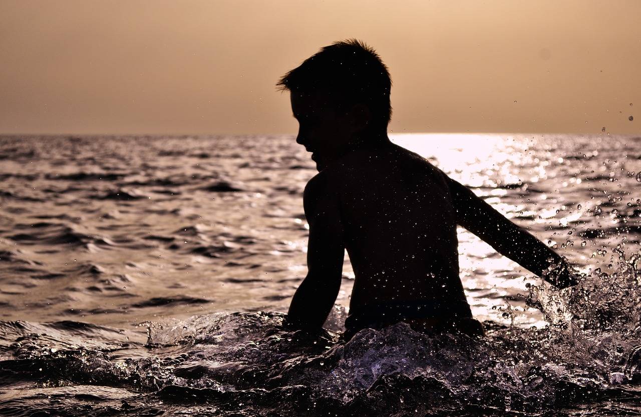 Hombre fallece tras salvar a su hijo de ahogarse en playa de Nayarit