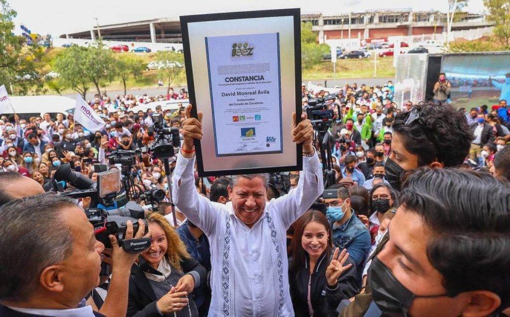 IEEZ entrega constancia de mayoría a David Monreal al gobierno de Zacatecas