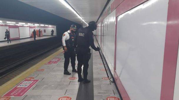 La jefa de Gobierno de la CdMx, Claudia Sheinbaum dijo que se verificó la estación del Metro donde supuestamente había una bomba y no se encontró nada.