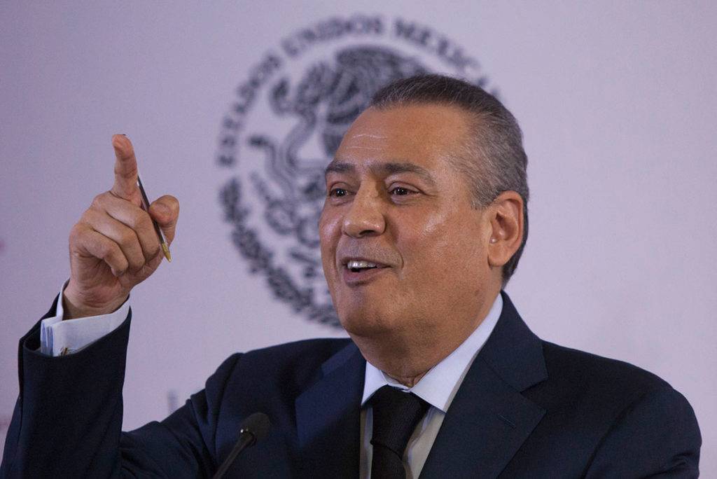 El exgobernador de Sonora, Manlio Fabio Beltrones obtuvo un amparo para evitar ser detenido por las autoridades de justicia.