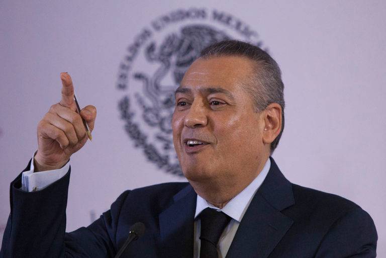 El exgobernador de Sonora, Manlio Fabio Beltrones obtuvo un amparo para evitar ser detenido por las autoridades de justicia.