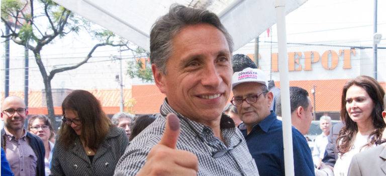 El candidato a la gubernatura de Guerrero por el partido Fuerza por México, Manuel Negrete se sumó a Morena y a Evelyn Salgado Pineda.  