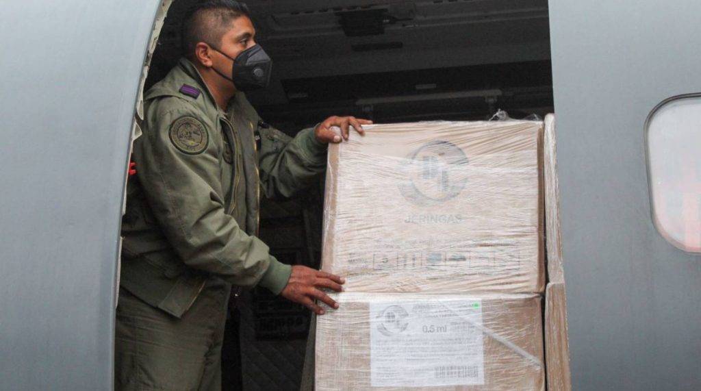 México dona 400 mil vacunas AstraZeneca a Belice, Bolivia y Paraguay