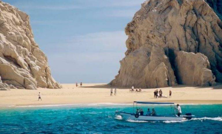 Sectur espera derrama de 747 mdd tras vacunación en la frontera norte