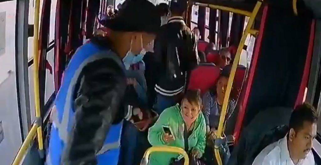 Exhiben a sujetos que robaron transporte en Edomex y logran capturarlos