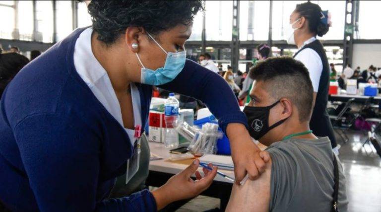 Arranca vacunación en 4 alcaldías de la CDMX para personas de 40 a 49 años