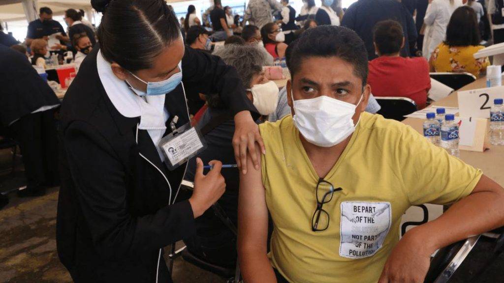 Avanza vacunación contra la Covid-19 en la CdMx para personas de entre 50 y 59 años