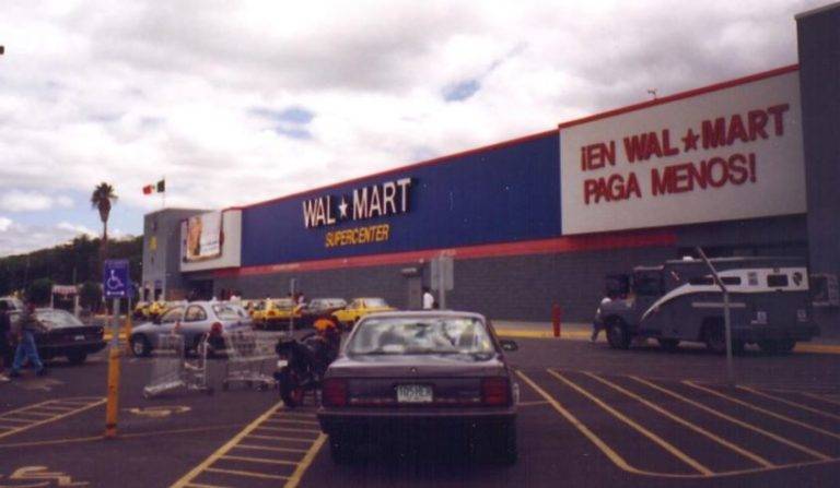 No tiene sentido su presencia; Walmart niega trabajar a empacadores de la tercera edad