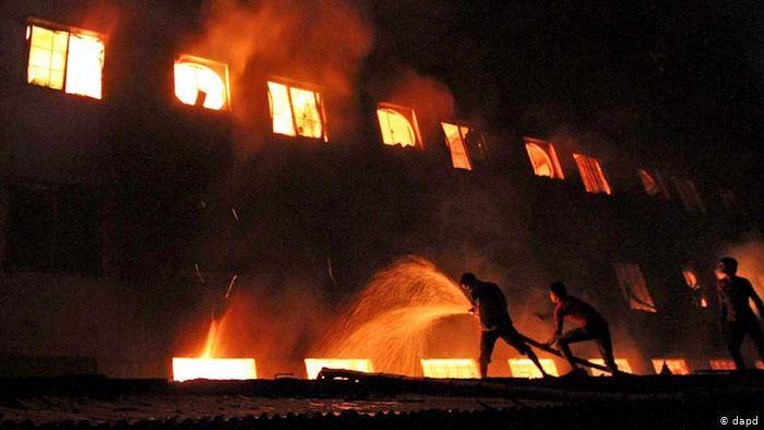 49 personas murieron por incendio en fábrica en Bangladesh