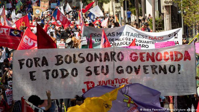 Miles salen a las calles en Brasil en protesta contra Bolsonaro