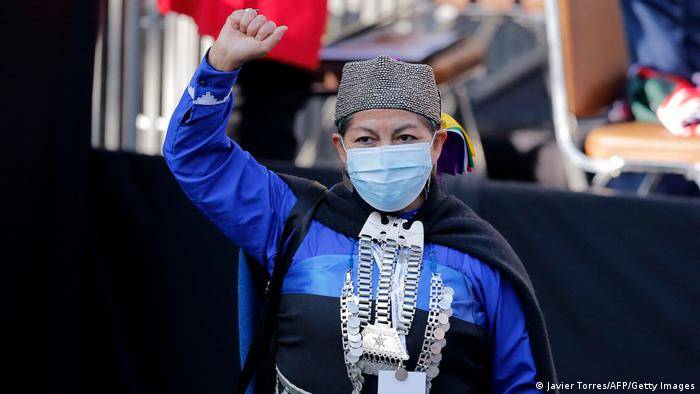Emotivo discurso de activista mapuche, Elisa Loncon, quien presidirá la constituyente chilena