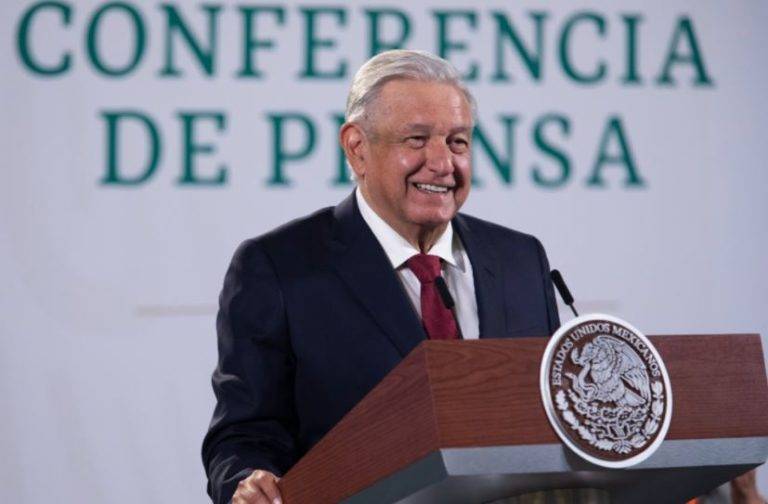 AMLO dedica su "tiempo libre" a escribir un libro, estará listo en septiembre