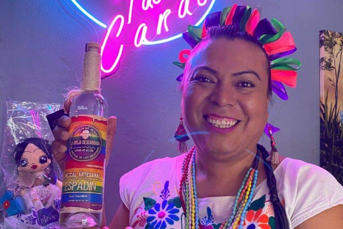 Lady Tacos de Canasta ya tiene su mezcal y le llueven criticas en redes sociales