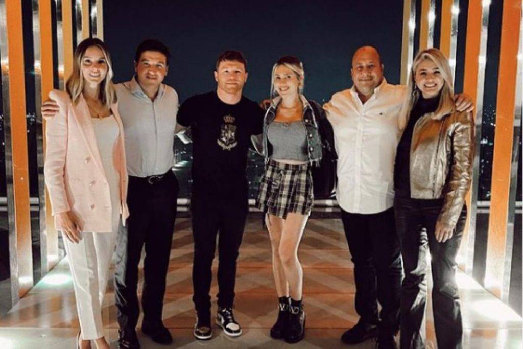 Samuel García y Mariana Rodriguez se reúnen con ‘Canelo’ en Jalisco