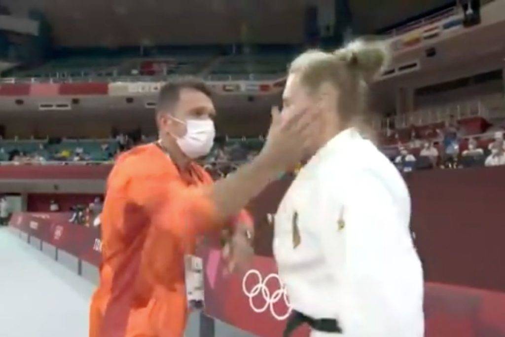 Entrenador cachetea a atleta de judo previo a su pelea en Tokio 2020