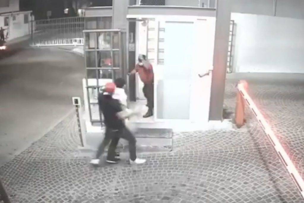 Jóvenes golpean a adulto mayor en fraccionamiento de Querétaro