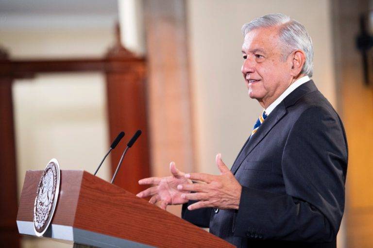La mañanera tiene audiencia de dos Zócalos llenos: AMLO