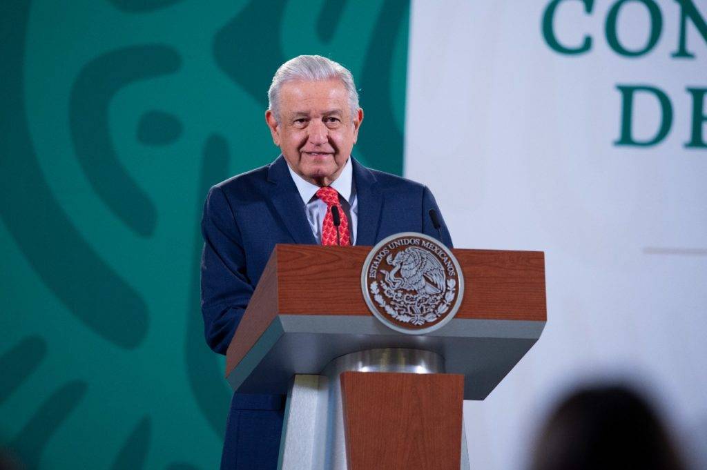 AMLO mantiene comunicación con Díaz-Canel