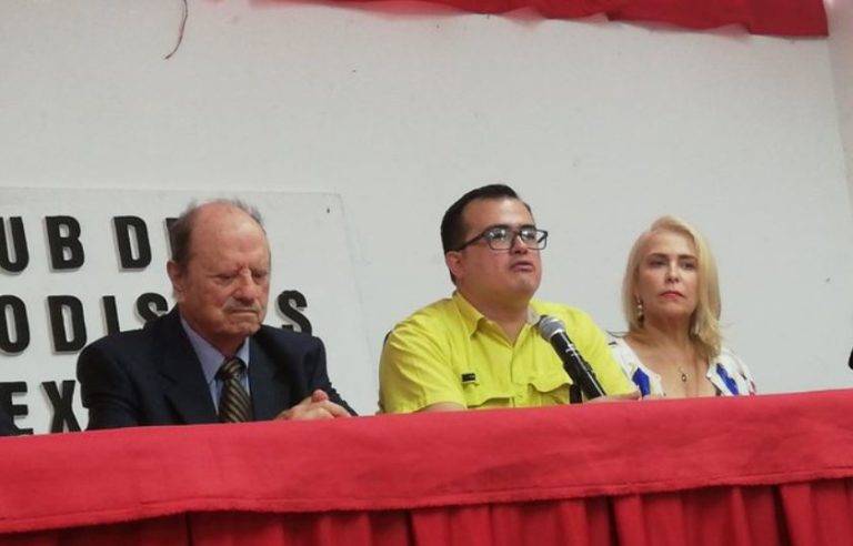 Venezolano acusa a cura mexicano de pederastia, lo ubica en Iztapalapa