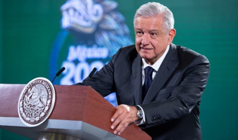 Sería inmoral presentar una encuesta "patito": AMLO